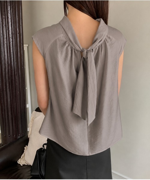 LOENNE（ロエヌ）の「Drape Neck Blouse / ドレープネックブラウス（Tシャツ/カットソー・レディース・グレー/アイボリー/ブラック・FREE）」の16枚目の写真