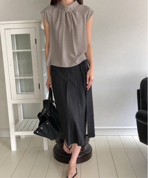 LOENNE（ロエヌ）の「Drape Neck Blouse / ドレープネックブラウス（Tシャツ/カットソー・レディース・グレー/アイボリー/ブラック・FREE）」の17枚目の写真