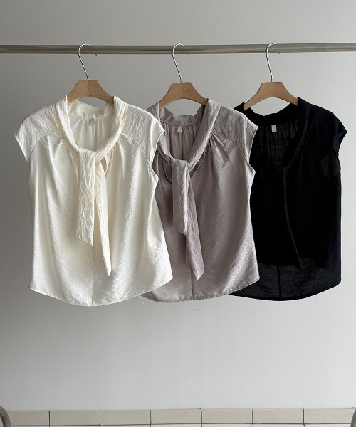 LOENNE（ロエヌ）の「Drape Neck Blouse / ドレープネックブラウス（Tシャツ/カットソー・レディース・グレー/アイボリー/ブラック・FREE）」の7枚目の写真