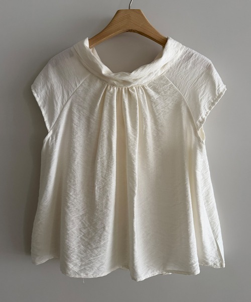 LOENNE（ロエヌ）の「Drape Neck Blouse / ドレープネックブラウス（Tシャツ/カットソー・レディース・グレー/アイボリー/ブラック・FREE）」の12枚目の写真