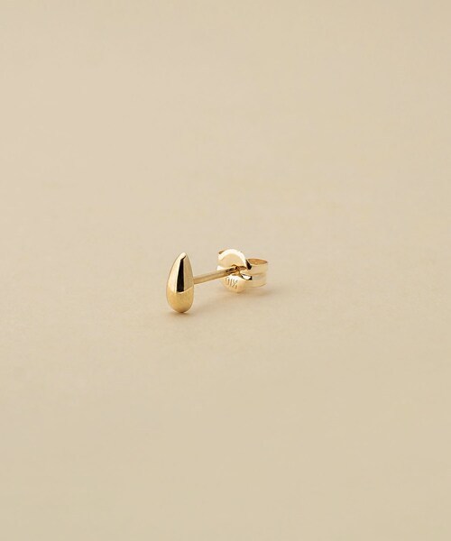 COCOSHNIK ONKITSCH（ココシュニックオンキッチュ）の「K10ホロウペアシェイプスタッドピアス（片耳用）（ピアス（両耳用）・レディース・イエローゴールド・00）」の2枚目の写真