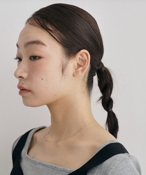 COCOSHNIK ONKITSCH（ココシュニックオンキッチュ）の「K10ホロウペアシェイプスタッドピアス（片耳用）（ピアス（両耳用）・レディース・イエローゴールド・00）」の7枚目の写真