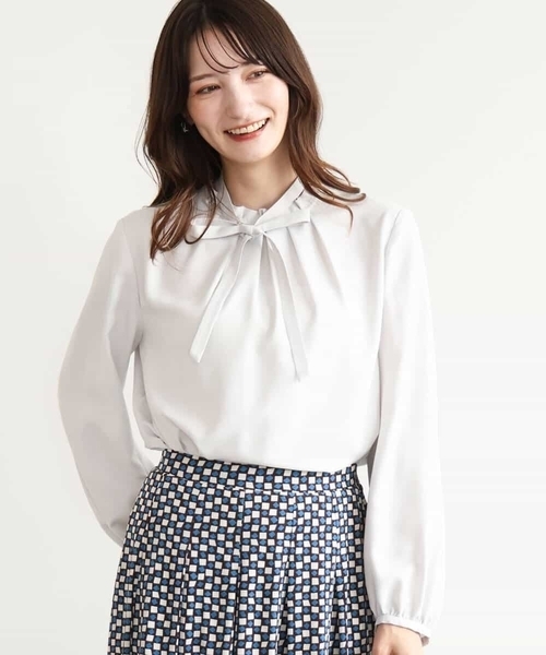 MK MICHEL KLEIN（エムケーミッシェルクラン）の「[洗える]リボンタイ付きフリルネックブラウス（シャツ/ブラウス・レディース・ライトグレー/ホワイト・38）」の12枚目の写真