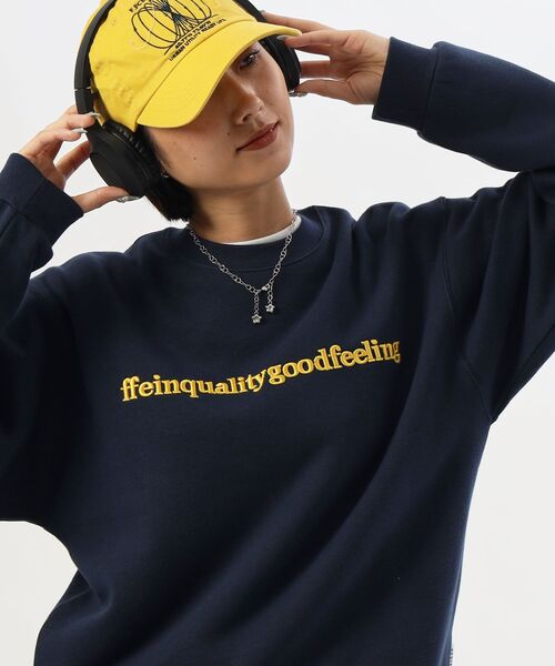 FFEIN（フェイン）の「【FFEIN(フェイン)】ヘビーウエイトセンター3D刺繍ロゴスウェット / スウェット クルーネック ロゴ刺繍 裏起毛 ユニセックス（スウェット・メンズ・アッシュグレー/ブラック/グレー/バーガンディー/ブラウン/ネイビー・SMALL/LARGE/MEDIUM）」の5枚目の写真