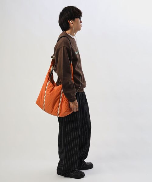 FFEIN（フェイン）の「【FFEIN(フェイン)】ヘビーウエイトセンター3D刺繍ロゴスウェット / スウェット クルーネック ロゴ刺繍 裏起毛 ユニセックス（スウェット・メンズ・アッシュグレー/ブラック/グレー/バーガンディー/ブラウン/ネイビー・SMALL/LARGE/MEDIUM）」の9枚目の写真