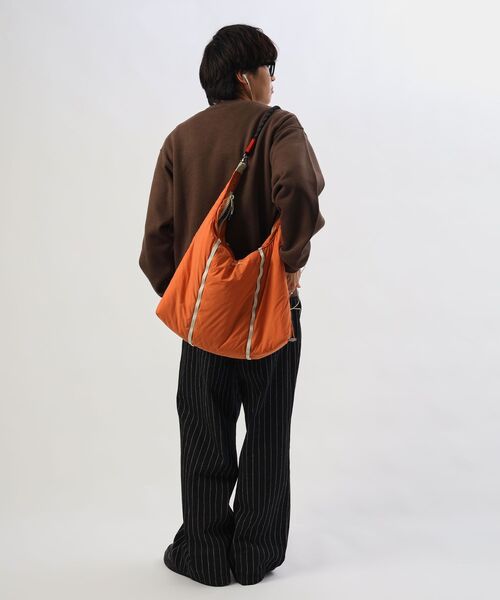 FFEIN（フェイン）の「【FFEIN(フェイン)】ヘビーウエイトセンター3D刺繍ロゴスウェット / スウェット クルーネック ロゴ刺繍 裏起毛 ユニセックス（スウェット・メンズ・アッシュグレー/ブラック/グレー/バーガンディー/ブラウン/ネイビー・SMALL/LARGE/MEDIUM）」の10枚目の写真