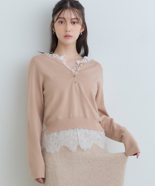 Tiny EDEN（タイニーエデン）の「【中野恵那 着用】レース付きレイヤード風Vネックニット（ニット/セーター・レディース・グレー/ベージュ・FREE）」の19枚目の写真