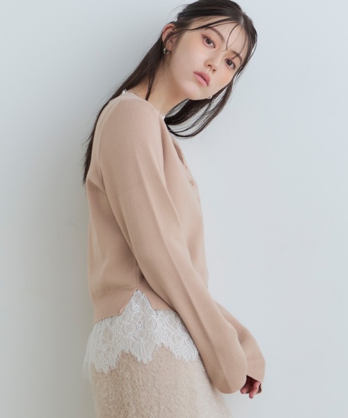 Tiny EDEN（タイニーエデン）の「【中野恵那 着用】レース付きレイヤード風Vネックニット（ニット/セーター・レディース・グレー/ベージュ・FREE）」の20枚目の写真