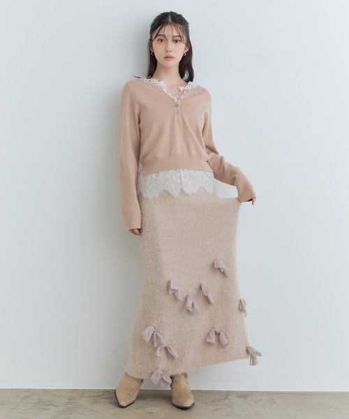 Tiny EDEN（タイニーエデン）の「【中野恵那 着用】レース付きレイヤード風Vネックニット（ニット/セーター・レディース・グレー/ベージュ・FREE）」の6枚目の写真