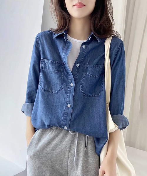 Doux Belle(ドゥーベル)の「カジュアルデニムシャツ(シャツ/ブラウス・レディース・ライトブルー/ダークブルー・MEDIUM/LARGE)」の1枚目の写真