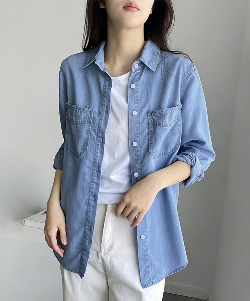 Doux Belle(ドゥーベル)の「カジュアルデニムシャツ(シャツ/ブラウス・レディース・ライトブルー/ダークブルー・MEDIUM/LARGE)」の2枚目の写真