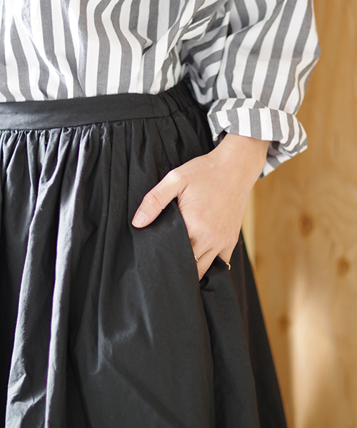ichi（イチ）の「【別注アイテム】　i c h i コットンタイプライター　フレアースカート（スカート・レディース・ブラック/ストライプ/レッド系その他/ブラック系その他・ONE SIZE）」の13枚目の写真