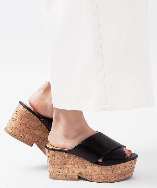 WEGO(ウィゴー)の「WEGO/クロスウェッジサンダル(サンダル・レディース・ホワイト/ブラウン/ブラック・MEDIUM/LARGE)」の3枚目の写真