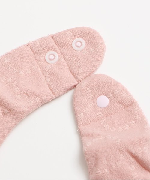 apres les cours(アプレレクール)の「リボンフリルスタイ(スタイ/よだれかけ・キッズ・オフホワイト/ピンク・90)」の3枚目の写真