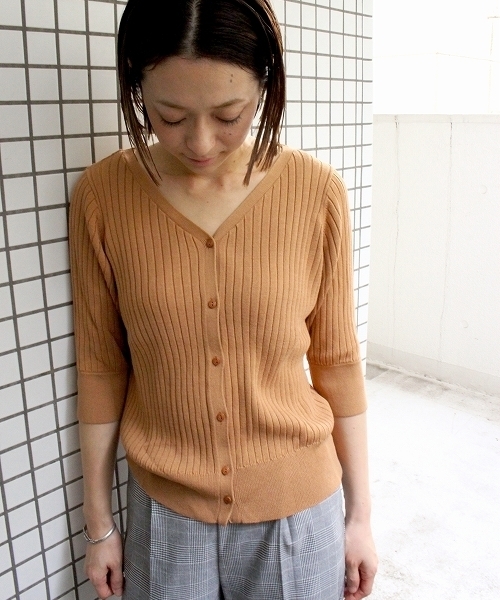 ottilie（オティーリエ）の「リブニットカーディガン（カーディガン/ボレロ・レディース・オフホワイト/ブラック/モカ/グリーン/レッド/グレー・FREE）」の22枚目の写真