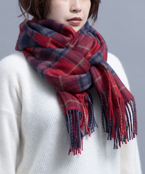 STUDIOUS（ステュディオス）の「【STUDIOUS】ウールチェックソフトストール（ストール/ショール・レディース・ブラック/ネイビー/レッド・FREE）」の4枚目の写真