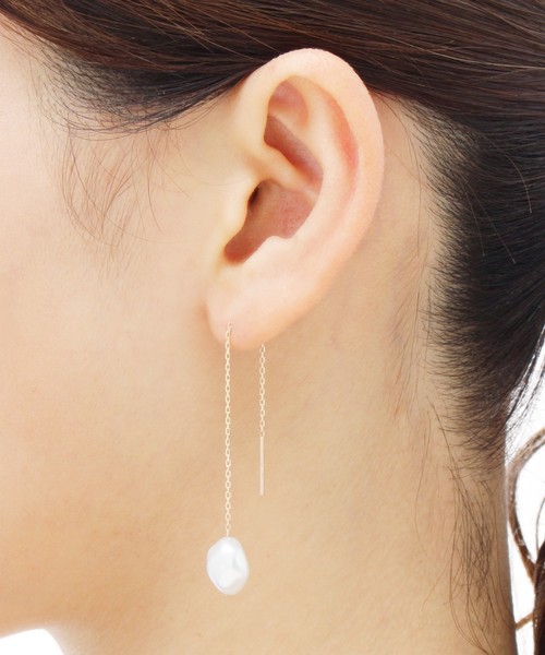 COCOSHNIK(ココシュニック)の「バロックパール チェーンピアス(ピアス(両耳用)・レディース・イエローゴールド・00)」の4枚目の写真