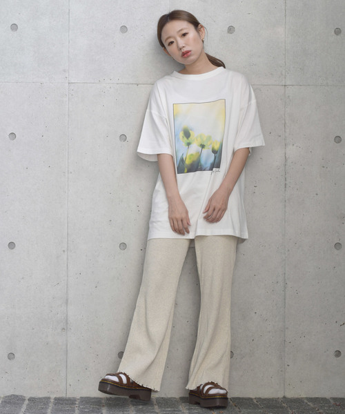 w closet（ダブルクローゼット）の「フラワーフォトプリント入りBigTee（Tシャツ/カットソー・レディース・オフホワイト/ライトグリーン/スモークグレー・FREE）」の4枚目の写真