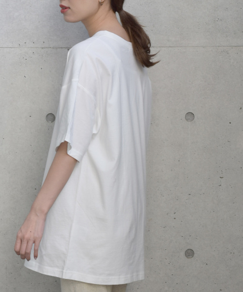 w closet（ダブルクローゼット）の「フラワーフォトプリント入りBigTee（Tシャツ/カットソー・レディース・オフホワイト/ライトグリーン/スモークグレー・FREE）」の6枚目の写真