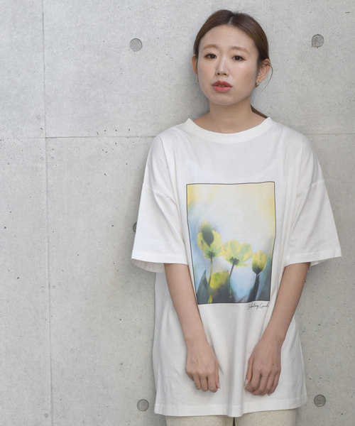 w closet（ダブルクローゼット）の「フラワーフォトプリント入りBigTee（Tシャツ/カットソー・レディース・オフホワイト/ライトグリーン/スモークグレー・FREE）」の9枚目の写真