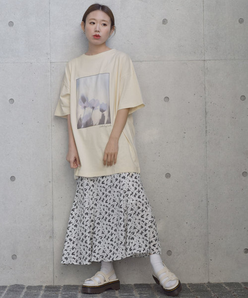 w closet（ダブルクローゼット）の「フラワーフォトプリント入りBigTee（Tシャツ/カットソー・レディース・オフホワイト/ライトグリーン/スモークグレー・FREE）」の11枚目の写真