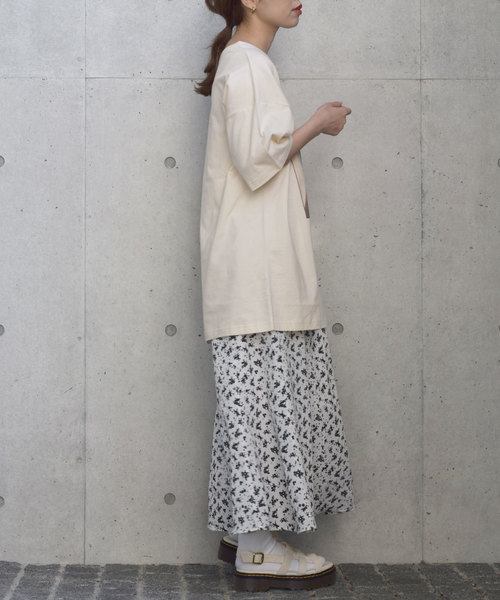 w closet（ダブルクローゼット）の「フラワーフォトプリント入りBigTee（Tシャツ/カットソー・レディース・オフホワイト/ライトグリーン/スモークグレー・FREE）」の13枚目の写真