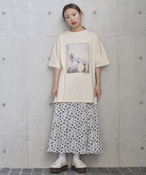 w closet（ダブルクローゼット）の「フラワーフォトプリント入りBigTee（Tシャツ/カットソー・レディース・オフホワイト/ライトグリーン/スモークグレー・FREE）」の16枚目の写真