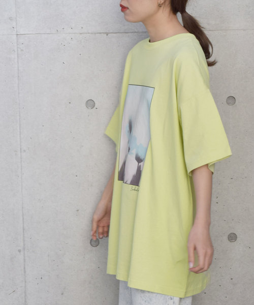w closet（ダブルクローゼット）の「フラワーフォトプリント入りBigTee（Tシャツ/カットソー・レディース・オフホワイト/ライトグリーン/スモークグレー・FREE）」の18枚目の写真