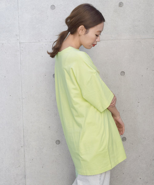 w closet（ダブルクローゼット）の「フラワーフォトプリント入りBigTee（Tシャツ/カットソー・レディース・オフホワイト/ライトグリーン/スモークグレー・FREE）」の20枚目の写真