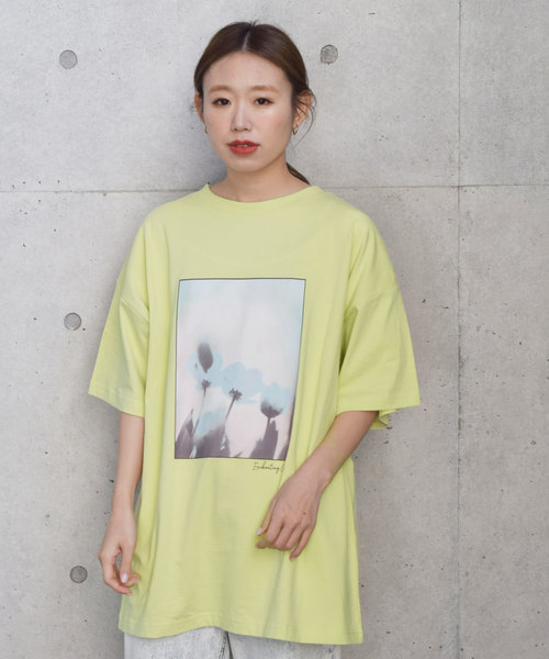 w closet（ダブルクローゼット）の「フラワーフォトプリント入りBigTee（Tシャツ/カットソー・レディース・オフホワイト/ライトグリーン/スモークグレー・FREE）」の21枚目の写真