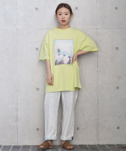 w closet（ダブルクローゼット）の「フラワーフォトプリント入りBigTee（Tシャツ/カットソー・レディース・オフホワイト/ライトグリーン/スモークグレー・FREE）」の22枚目の写真