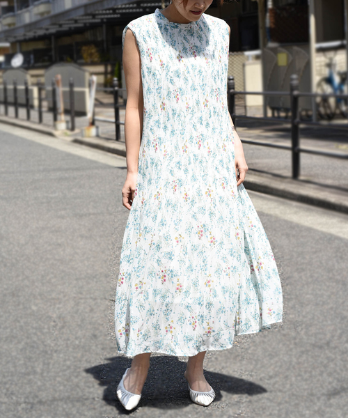 k*(ケイ)の「小花柄細プリーツロング丈ワンピース(ワンピース・レディース・ネイビー/オフホワイト/マスタード・M)」の1枚目の写真