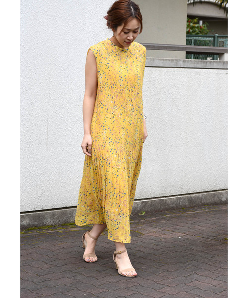 k*(ケイ)の「小花柄細プリーツロング丈ワンピース(ワンピース・レディース・ネイビー/オフホワイト/マスタード・M)」の11枚目の写真