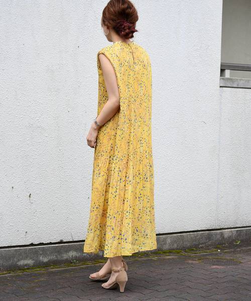 k*(ケイ)の「小花柄細プリーツロング丈ワンピース(ワンピース・レディース・ネイビー/オフホワイト/マスタード・M)」の12枚目の写真