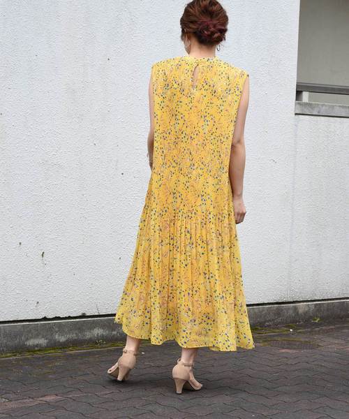 k*(ケイ)の「小花柄細プリーツロング丈ワンピース(ワンピース・レディース・ネイビー/オフホワイト/マスタード・M)」の13枚目の写真