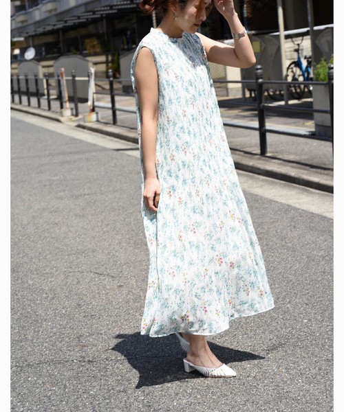 k*(ケイ)の「小花柄細プリーツロング丈ワンピース(ワンピース・レディース・ネイビー/オフホワイト/マスタード・M)」の16枚目の写真