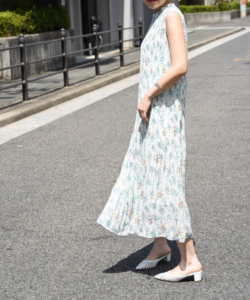 k*(ケイ)の「小花柄細プリーツロング丈ワンピース(ワンピース・レディース・ネイビー/オフホワイト/マスタード・M)」の18枚目の写真