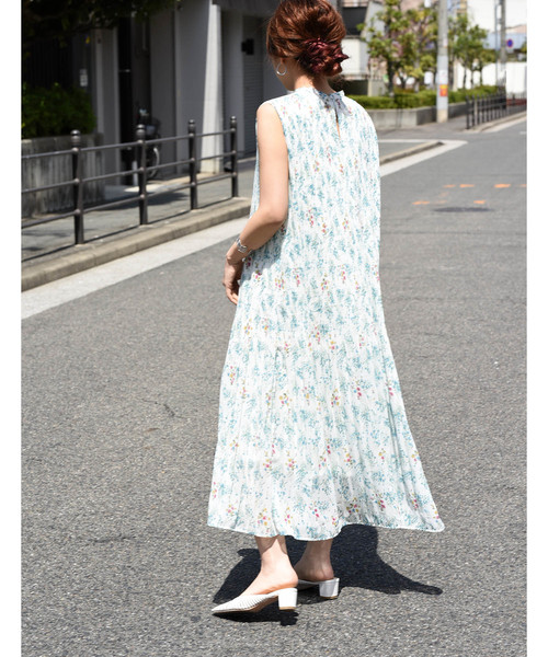 k*(ケイ)の「小花柄細プリーツロング丈ワンピース(ワンピース・レディース・ネイビー/オフホワイト/マスタード・M)」の19枚目の写真