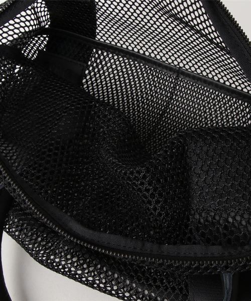 SYNG(シング)の「SQOARE TOTE M ( NYLON MESH ) スクエアトート トート M( ナイロンメッシュ )(トートバッグ・メンズ・ベージュ/グレー/ブラック/レッド・FREE)」の6枚目の写真