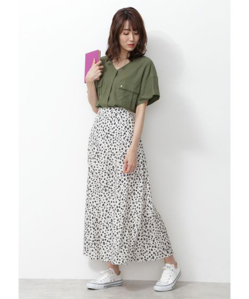 NATURAL BEAUTY BASIC（ナチュラルビューティーベーシック）の「[洗える]Vネックポケットシャツ（シャツ/ブラウス・レディース・ベージュ/カーキ・SMALL/MEDIUM）」の17枚目の写真