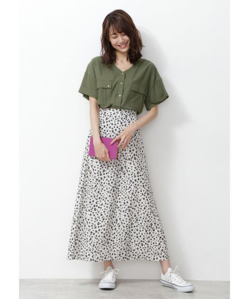 NATURAL BEAUTY BASIC（ナチュラルビューティーベーシック）の「[洗える]Vネックポケットシャツ（シャツ/ブラウス・レディース・ベージュ/カーキ・SMALL/MEDIUM）」の3枚目の写真