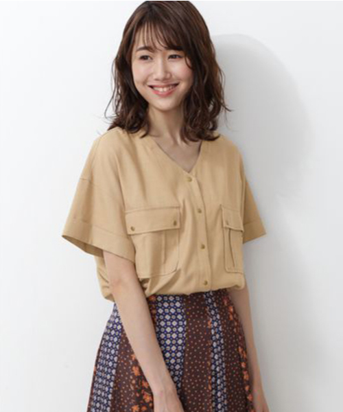 NATURAL BEAUTY BASIC（ナチュラルビューティーベーシック）の「[洗える]Vネックポケットシャツ（シャツ/ブラウス・レディース・ベージュ/カーキ・SMALL/MEDIUM）」の15枚目の写真