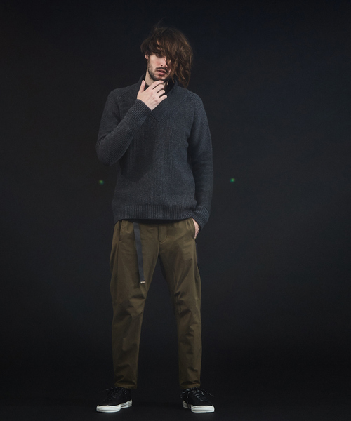 5351 POUR LES HOMMES(ゴーサンゴーイチプールオム)の「カシミヤソロ変形Vネックニット(ニット/セーター・メンズ・ブラック/グレー/ワイン・44/46/48/50)」の5枚目の写真