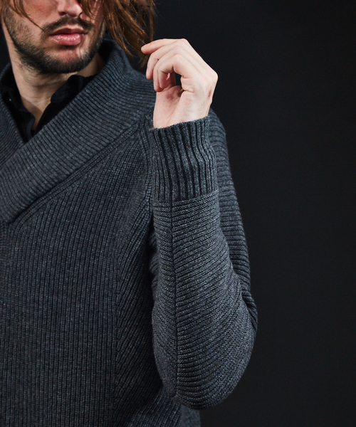 5351 POUR LES HOMMES(ゴーサンゴーイチプールオム)の「カシミヤソロ変形Vネックニット(ニット/セーター・メンズ・ブラック/グレー/ワイン・44/46/48/50)」の8枚目の写真