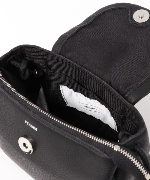 Beau're(ヴュレ)の「BEAURE ヴュレ カウレザー ポシェット(ショルダーバッグ・レディース・ブラック/グレー/レッド/シルバー/パープル/ブルーグレー・FREE)」の7枚目の写真