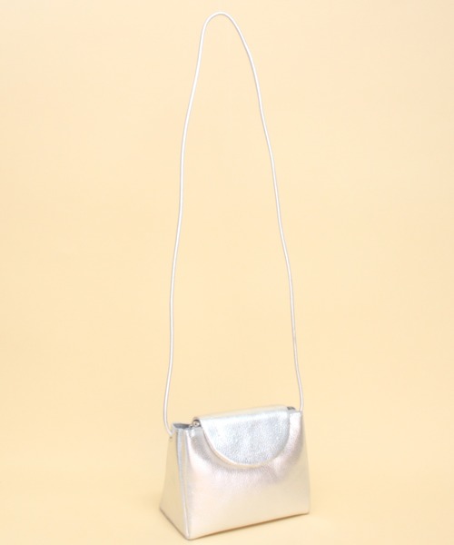 Beau're(ヴュレ)の「BEAURE ヴュレ カウレザー ポシェット(ショルダーバッグ・レディース・ブラック/グレー/レッド/シルバー/パープル/ブルーグレー・FREE)」の6枚目の写真