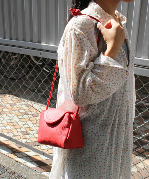 Beau're(ヴュレ)の「BEAURE ヴュレ カウレザー ポシェット(ショルダーバッグ・レディース・ブラック/グレー/レッド/シルバー/パープル/ブルーグレー・FREE)」の19枚目の写真