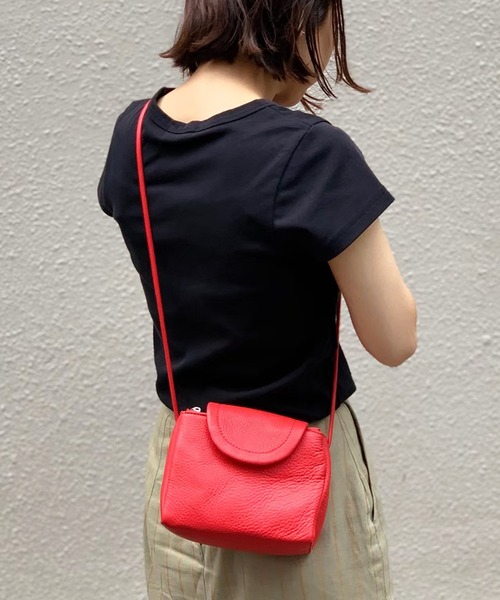 Beau're(ヴュレ)の「BEAURE ヴュレ カウレザー ポシェット(ショルダーバッグ・レディース・ブラック/グレー/レッド/シルバー/パープル/ブルーグレー・FREE)」の17枚目の写真