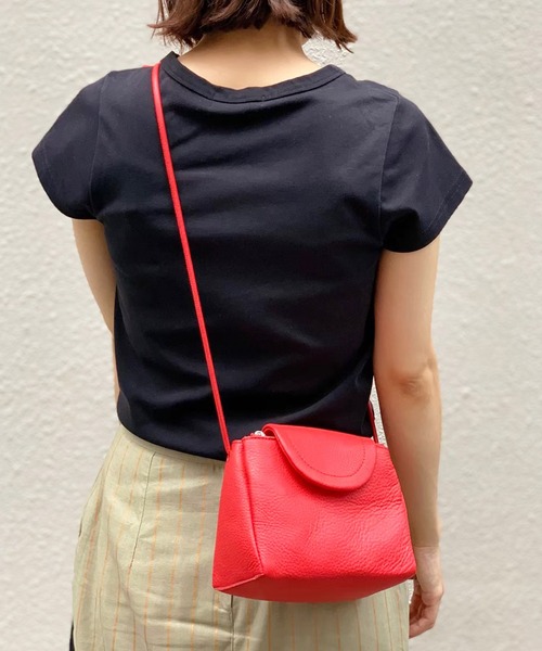 Beau're(ヴュレ)の「BEAURE ヴュレ カウレザー ポシェット(ショルダーバッグ・レディース・ブラック/グレー/レッド/シルバー/パープル/ブルーグレー・FREE)」の18枚目の写真