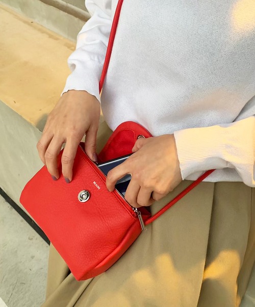 Beau're(ヴュレ)の「BEAURE ヴュレ カウレザー ポシェット(ショルダーバッグ・レディース・ブラック/グレー/レッド/シルバー/パープル/ブルーグレー・FREE)」の20枚目の写真